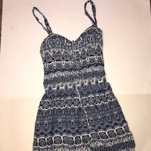 ADORABLE Hollister flowy romper!!